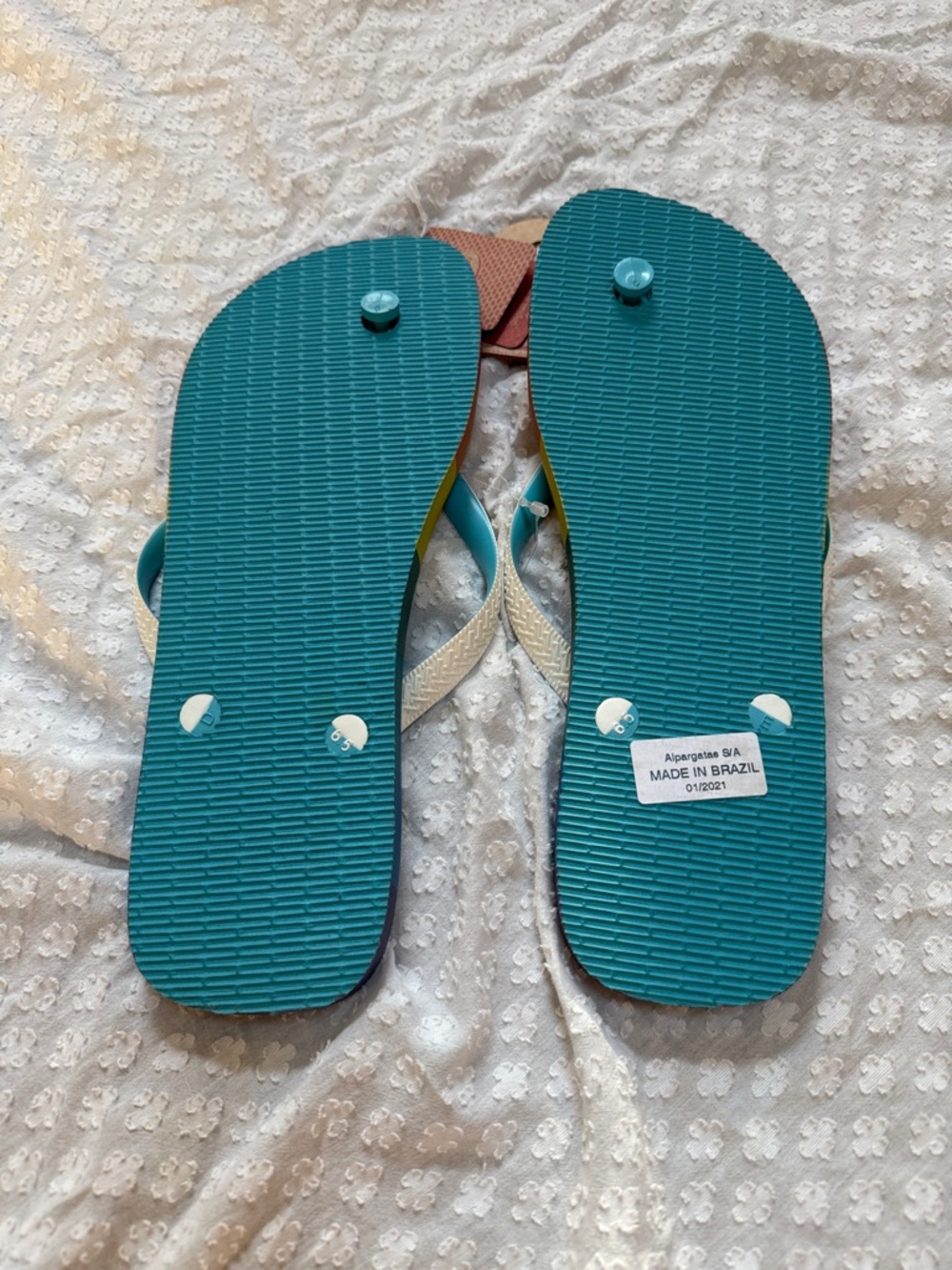 havaianas Rainbow Flip Flops SZ M 13 - Picture 4 of 9